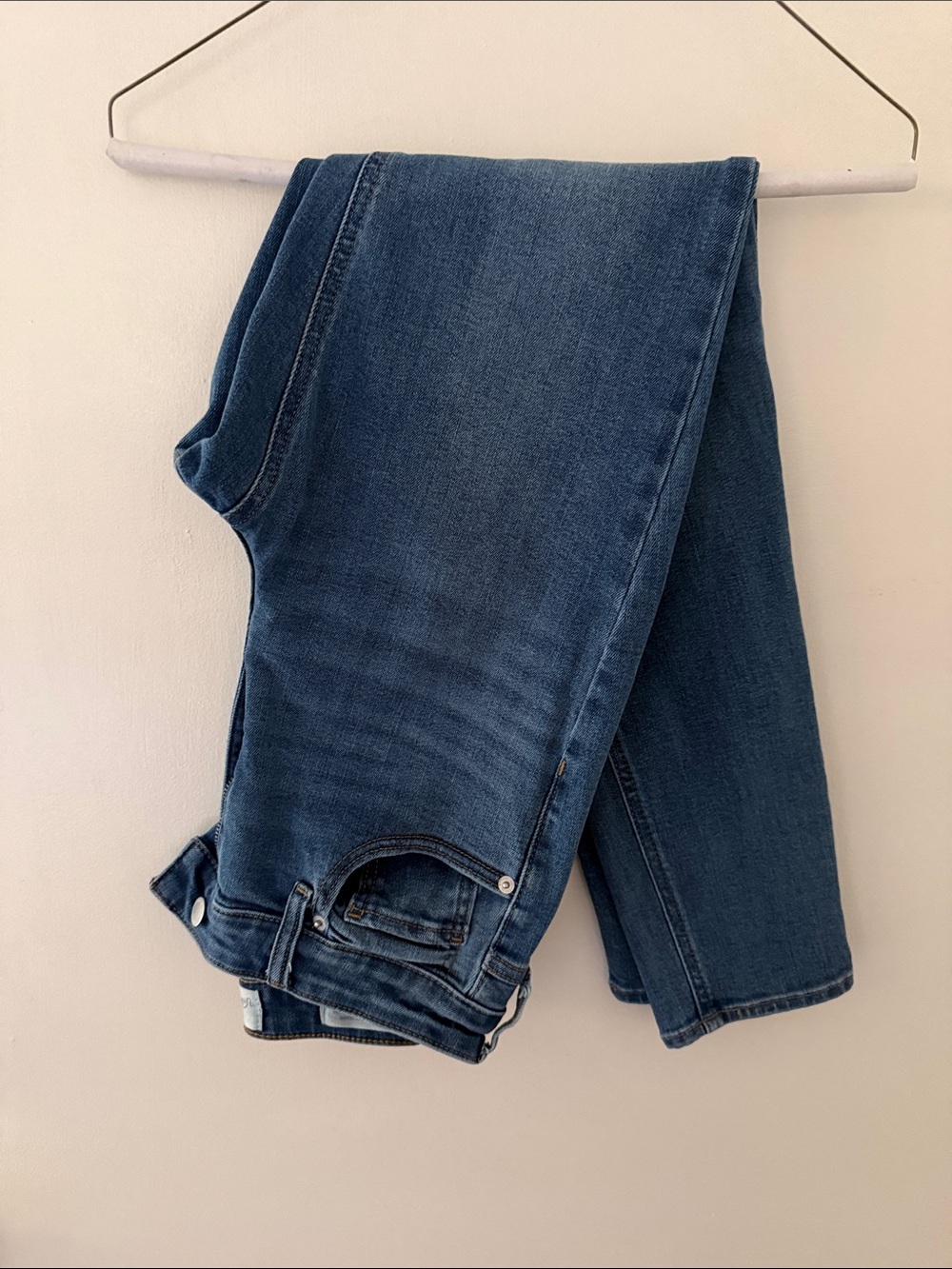 Universal Thread Straight Leg Mid-Blue Jeans